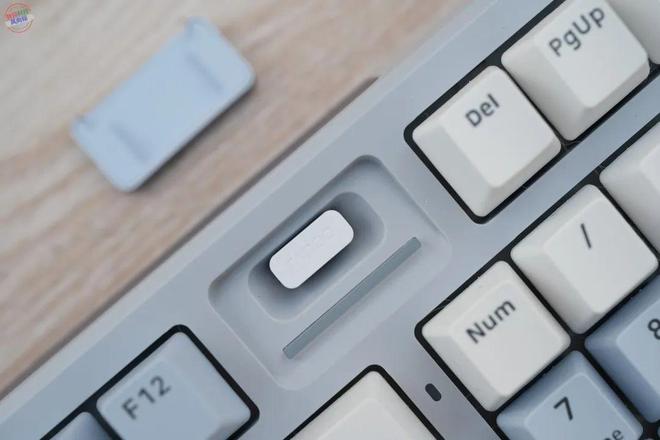 游戏都顺手雷柏V700DIY-98体验开元棋牌网站支持热插拔还有小键盘工作(图3)