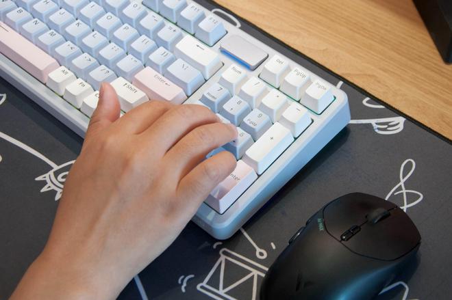 柏新键盘：热插拔+三模游戏办公通吃开元棋牌app客制化门槛粉碎机！雷(图13)